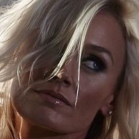 Blair O’Neal Meztelen