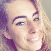 Blondinbelka Meztelen