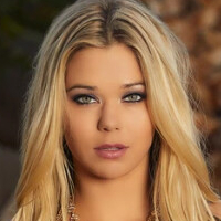 Bree James Meztelen