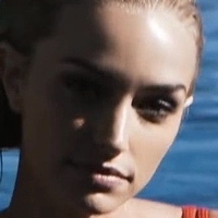 Brianne Howey Meztelen