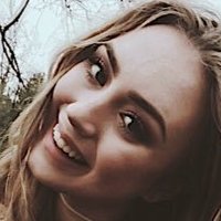 Brie Howard Meztelen