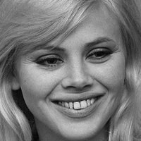Britt Ekland Meztelen
