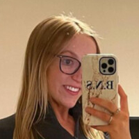 Brogan Small Meztelen