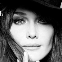 Carla Bruni Meztelen