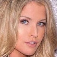Carly Lauren Meztelen