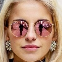 Caroline Daur Meztelen