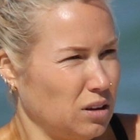 Caroline Groth Meztelen