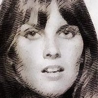 Caroline Munro Meztelen
