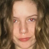 Caroline S Meztelen