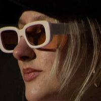 Cathi Meztelen