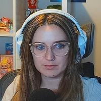 Cathie Meztelen