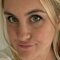 Catie P Meztelen