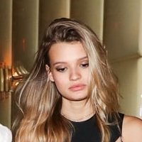 Cayley King Meztelen