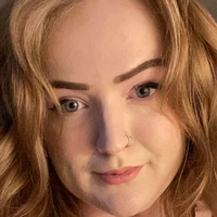 Cayley M Meztelen