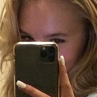 Cecilie Meztelen