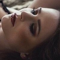 Celine R. Meztelen