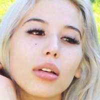 Charisma Kain Meztelen