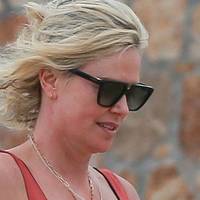 Charlize Theron Meztelen