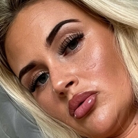 Charlotte Bumby Meztelen