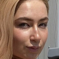 Charlotte Lion Meztelen