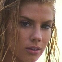 Charlotte Meztelen