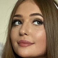 Charlottiie Meztelen
