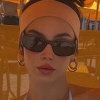 chesca Meztelen