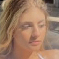 Chloe Simon Meztelen