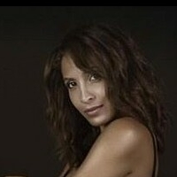 Christel Khalil Meztelen