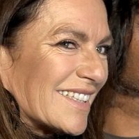 Christine Neubauer Meztelen