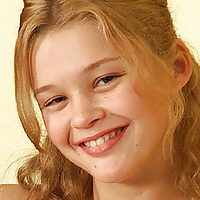 Christine Young Meztelen