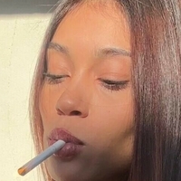 cigarettemuse Meztelen
