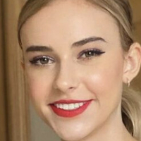 Claire Jameson Meztelen