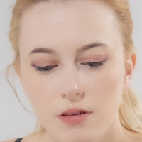Claire Max Meztelen