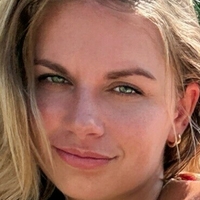 Claire Schroeder Meztelen
