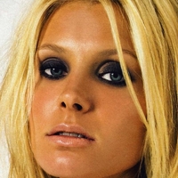 Claudia Hoffmann Meztelen
