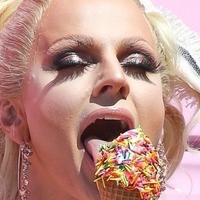 Courtney Act Meztelen