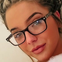 Courtney Baker Meztelen