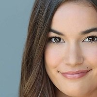 Courtney Cummings Meztelen