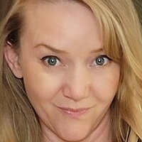 crystal Meztelen
