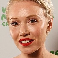 Daisy Lewis Meztelen