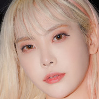 퀸다미 Dami Meztelen