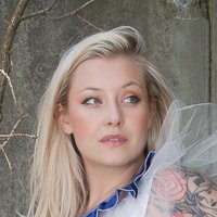 Daniela Wolf Meztelen