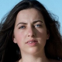 Danielle Holzman Meztelen