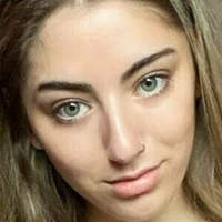 Davyna Meztelen