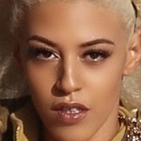 Debbi James Meztelen