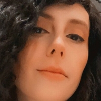 Dee Dee Meztelen