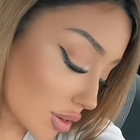 Demet Meztelen
