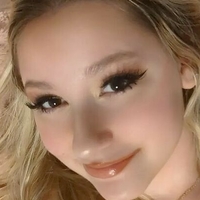 Destiney Meztelen