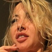 Eliana Stripper Meztelen
